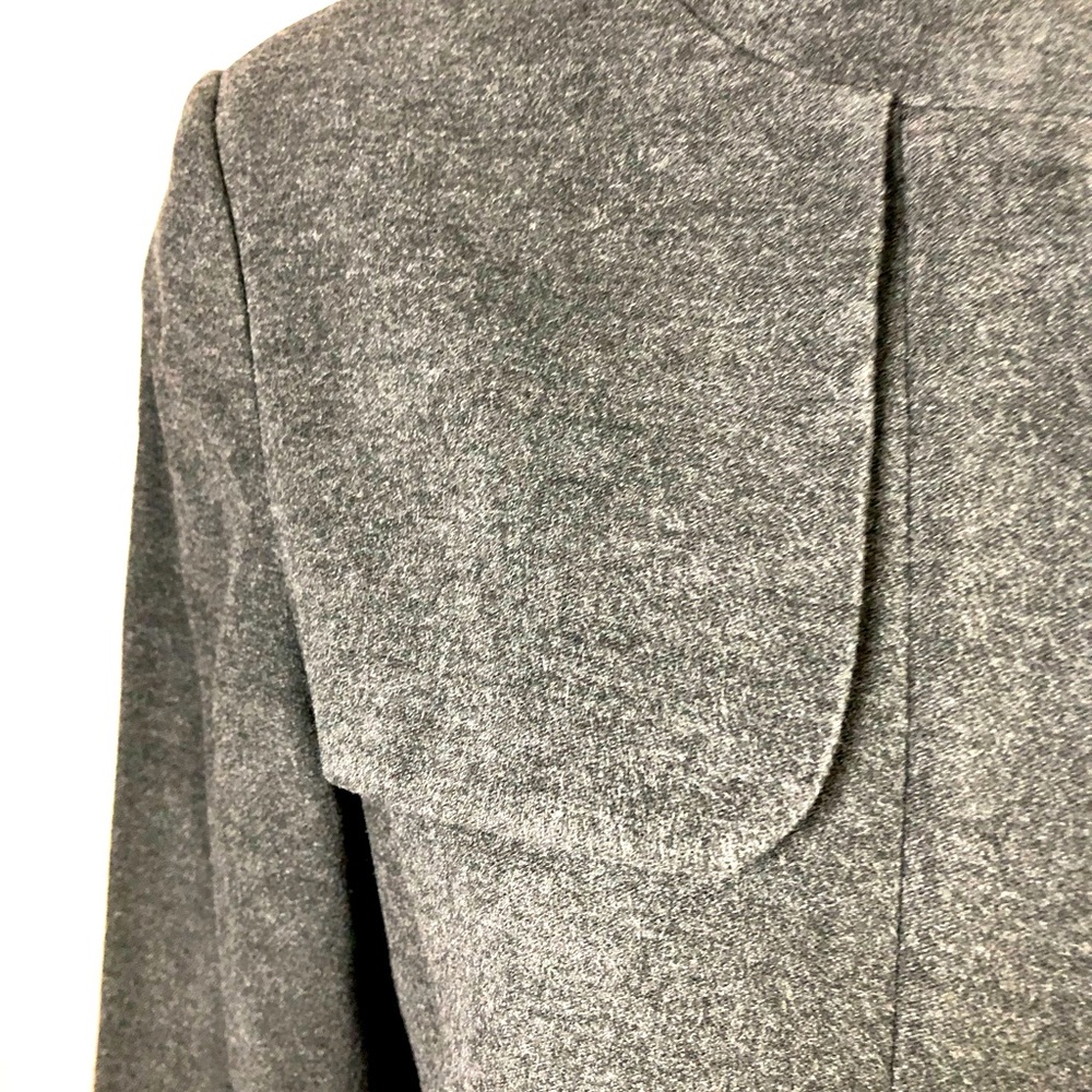 Modern Gray Tailored Blazer with Unique Shoulder Accent Women's Size 4 - Picture 2 of 6